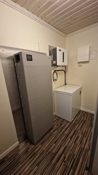 Batterilager monterat i pannrum