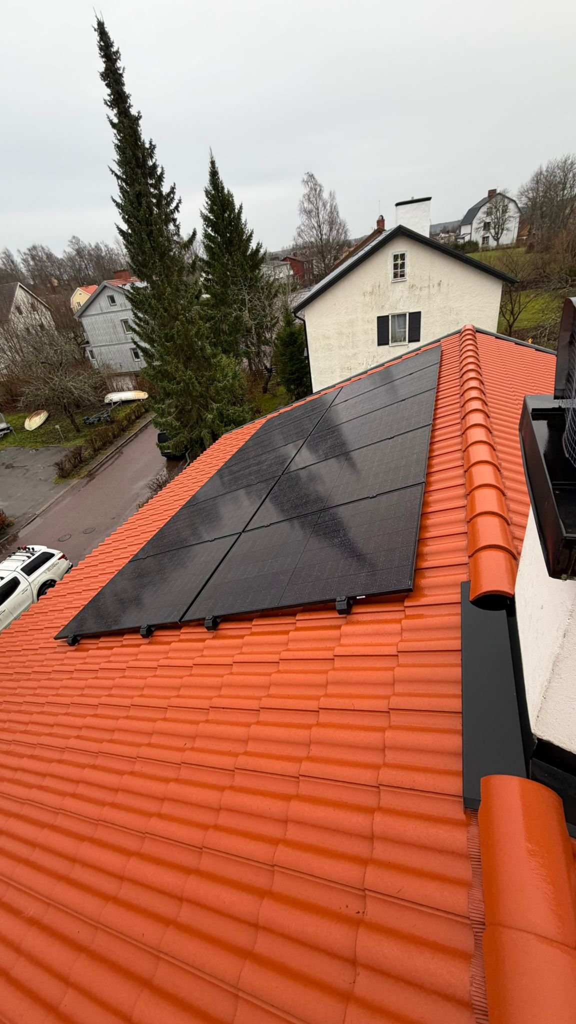 Solceller monterade på tegeltak